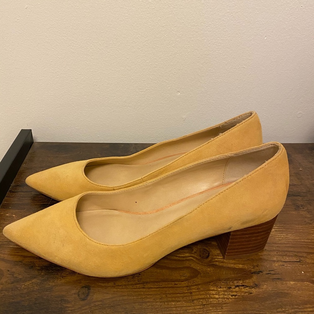 Cute Crown Vintage Heels!